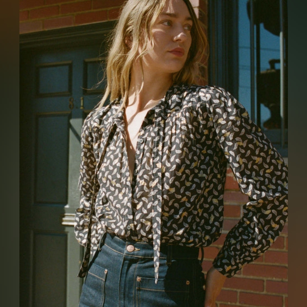Doen Black Leaf-Print Tie-Neck Blouse